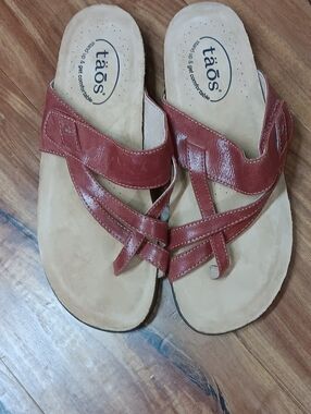 Taos Footwear Perfect Sandle 8 Burnish Red Leather
